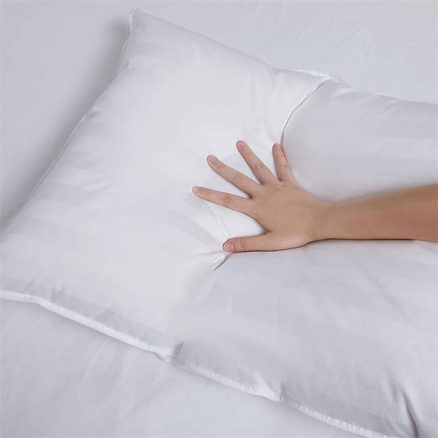豪华的聚酯睡眠枕头，无与伦比的舒适性和支撑
