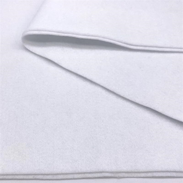 白色工艺毛毡织物聚酯毡卷，用于毛毡桌垫，DIY手工艺品，缝纫和拼布 